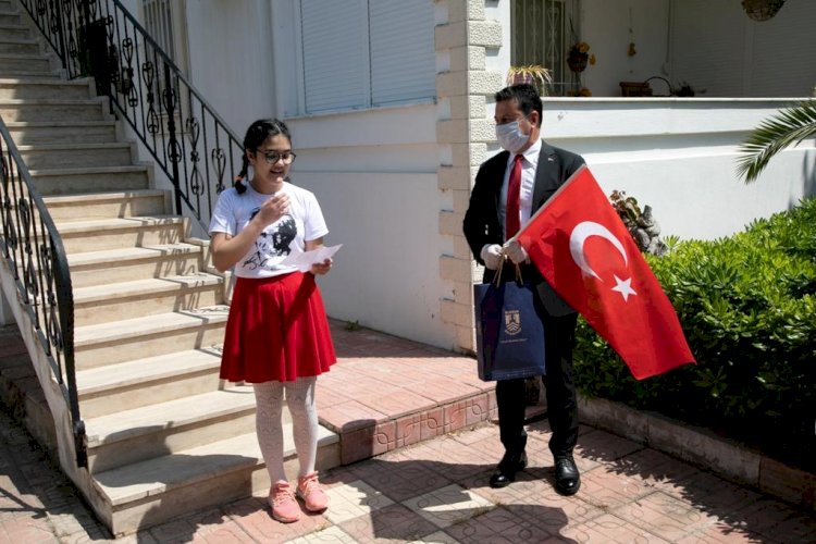 Başkan Aras, ‘Ödüllü Şiir Ve Resim Yarışması’nda Dereceye Giren Öğrencileri Tek Tek Ziyaret Etti