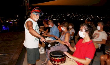 Bodrum'daki Sağlık Çalışanları Usta Sanatçı İle Ritim Tuttular