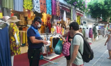 Zabıta Önce Uyardı Ardından Maske Verdi