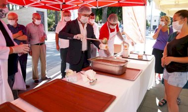 Meydanda Aşure Paylaşımı Yapıldı