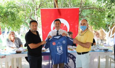 Başkan Aras Denizin Kızılarına Başarılar Diledi