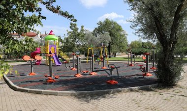 Parkların Yenileme Çalışmaları Devam Ediyor