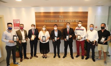Başkan Aras’tan Bodrum’daki Öğrencilere Tablet Desteği