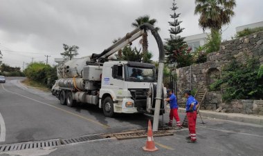 Yağmur Suyu Hatları, Menfez Ve Mazgallar Temizleniyor