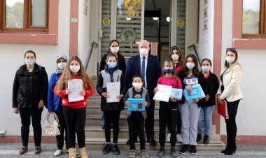 Menteşe Belediyesi Öğrencilere Tablet Dağıtmaya Devam Ediyor