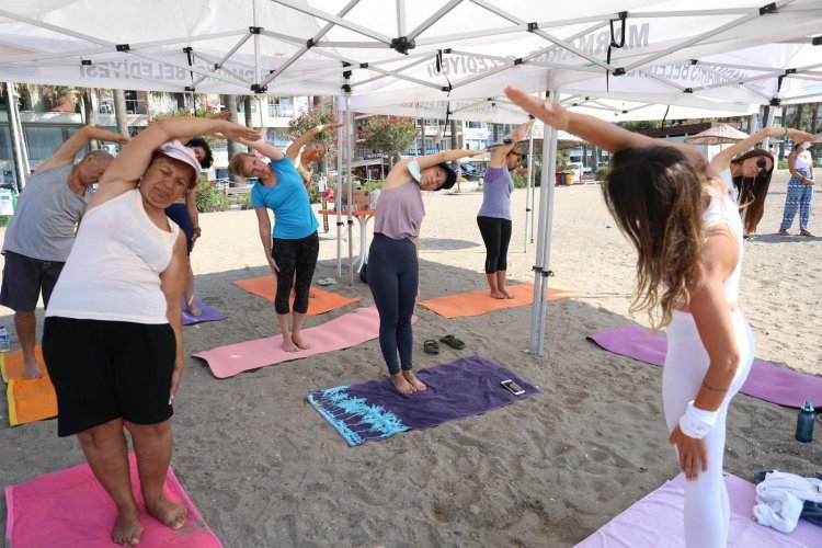 Halk Plajı’nda Yoga