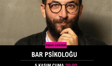 Bar Psikoloğu, Tek Kişilik Talk Show Gösterisi İle Bodrum Mi GALLERY '  Sahnesinde
