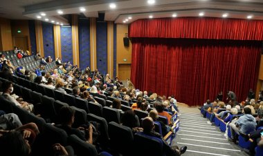 Bodrum Belediyesi Şehir Tiyatrosu Oyunları Salonu Doldurmaya Devam Ediyor