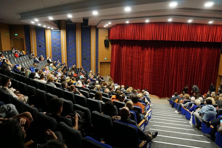 Bodrum Belediyesi Şehir Tiyatrosu Oyunları Salonu Doldurmaya Devam Ediyor
