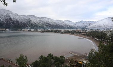 Marmaris’e 13 Yıl Sonra Kar Yağdı