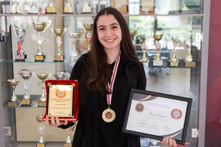 Bodrum'un 'Altın Kızı' Aleyna Pakyürek Başarılarına Bir Yenisini Daha Ekledi