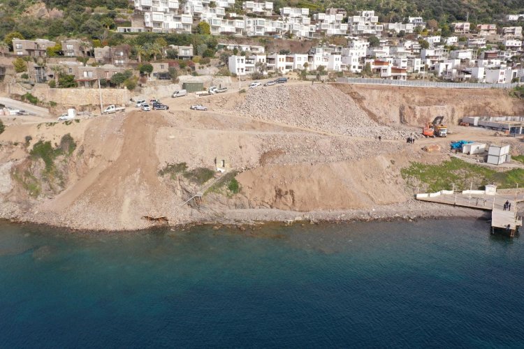 Belediye,  Küçükbük'te Denizi Dolduran Kaçak Hafriyat Dökümünü Durdurdu