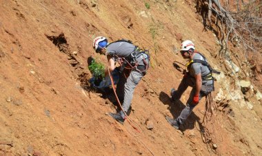 Halatlarla Yamaca Fidan Dikildi