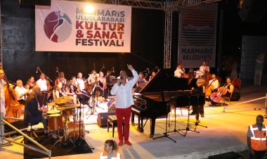 Kerem Görsev Marmaris'i Büyüledi