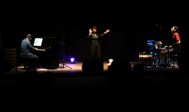 Yürüyen Merdiven ve Tülay Günal, Gümüşlük’te Festival Sahnesindeydi