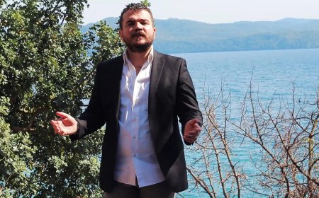 Hamdi Demirtaş’ın “Deniz Üstü Köpürür” Yeni Klibi Yayınladı