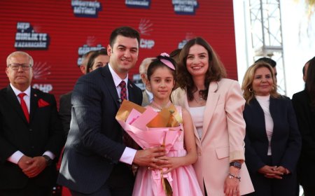 Turgutreis Atatürk Meydanı’nda Coşkulu Miting