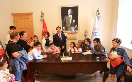 Başkan Aras 23 Nisan’da Koltuğu Çocuklara Devretti