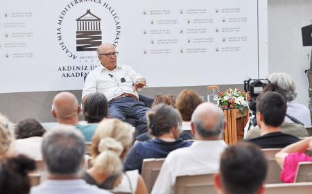 Akademia Bahçesinde Bodrum Prof. Ahmet Arslan ve Felsefe Buluştu