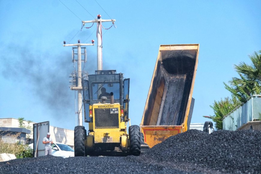 Belediye Ekiplerinden 14 Bin 400 Ton Asfalt Serimi