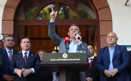 CHP Genel Başkanı Büyükşehir Belediyesi’ni Ziyaret Etti