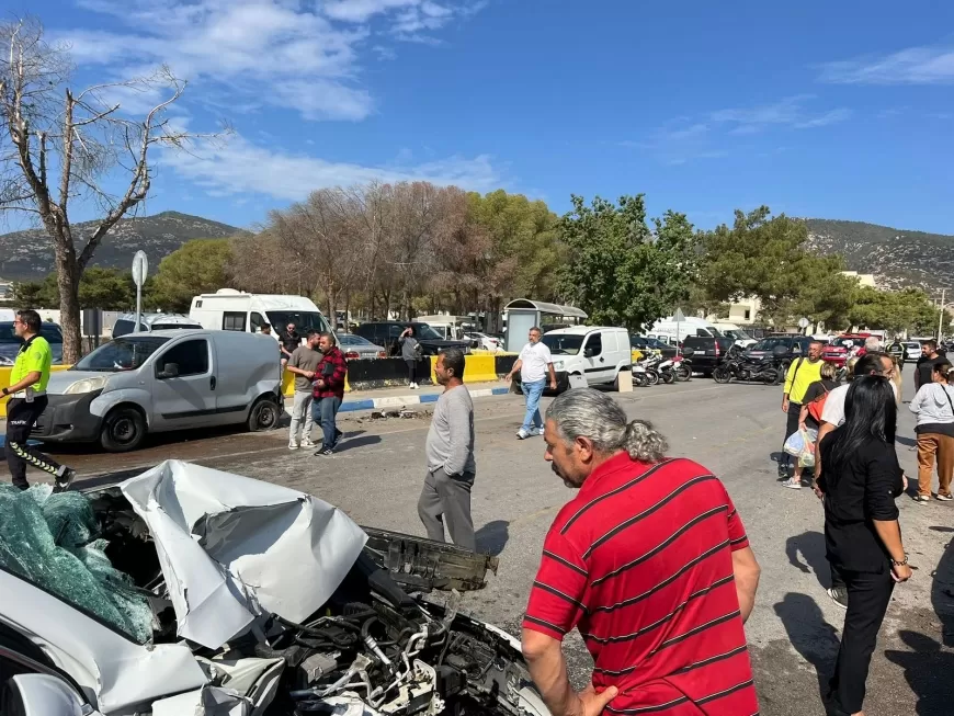 Bodrum’da Kamyon ve Otomobil Çarpıştı: 2 Yaralı, 5 Araçta Hasar Oluştu