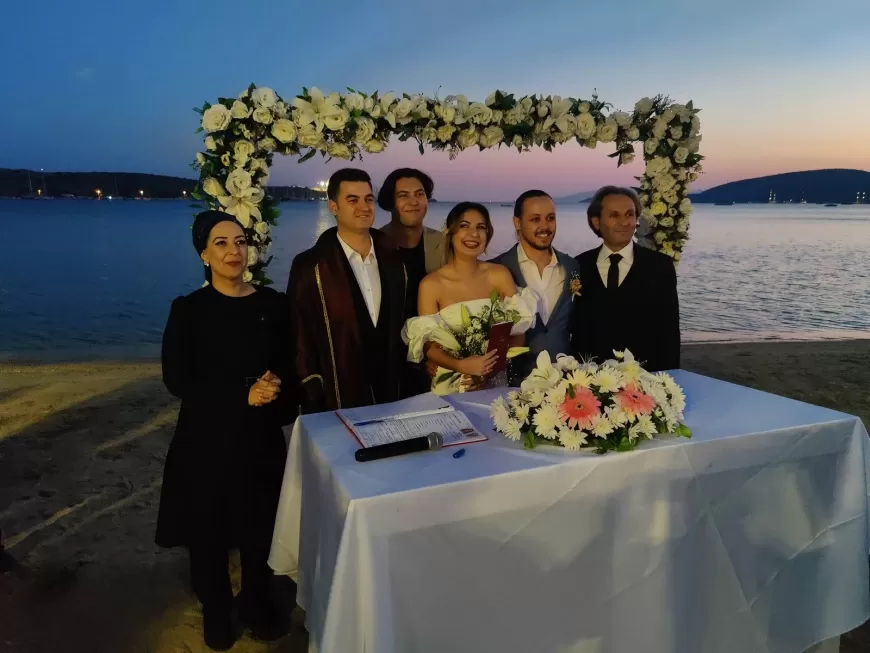 Bodrum'da Görkemli Düğün: Elif Şimşek ve Bekir Tolaman, Mutluluğu Paylaştı