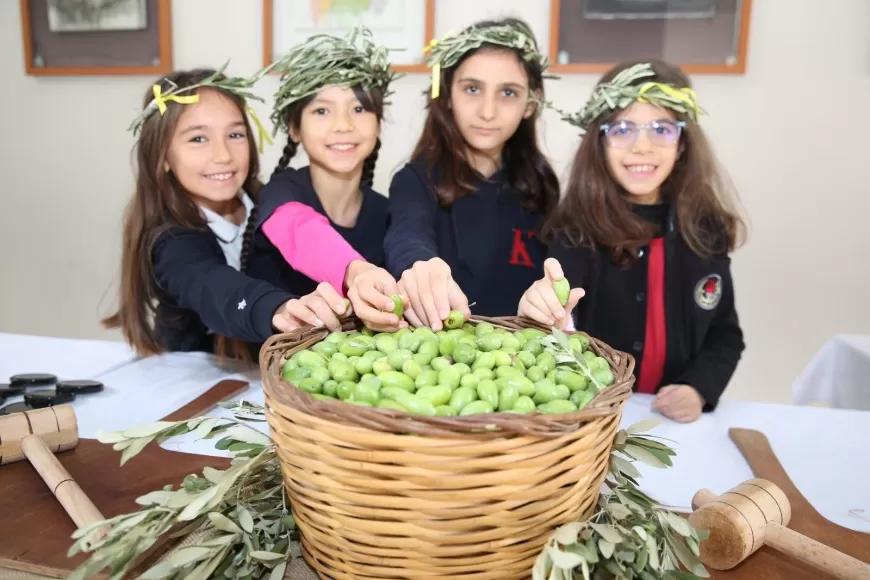 Zeytin Ağaçlarının Gölgesinde Barış ve Dostluk Buluşması