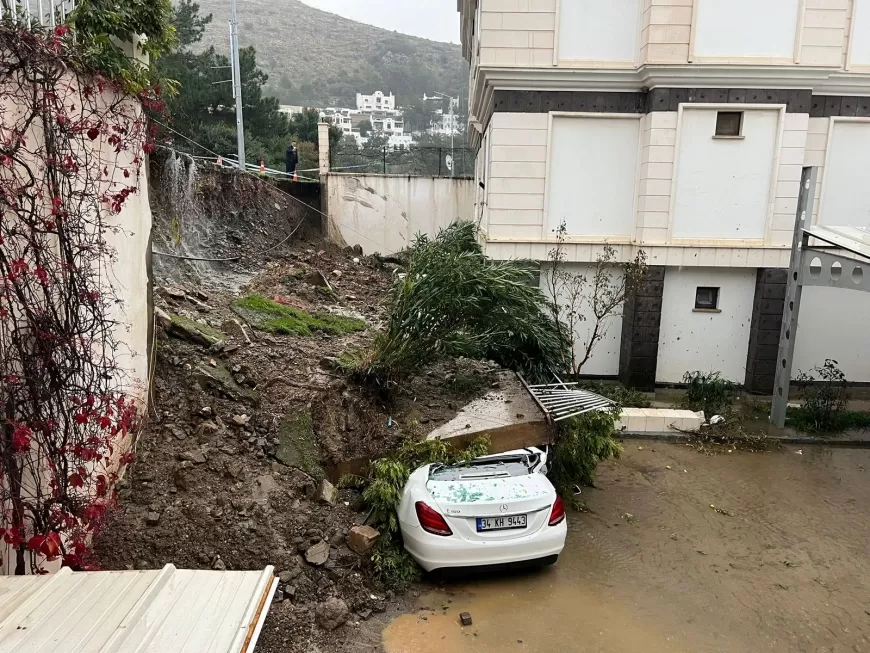 Bodrum’da Sağanak Yağış Felaketi: İstinad Duvarı Çöktü, Genç Son Anda Kurtarıldı