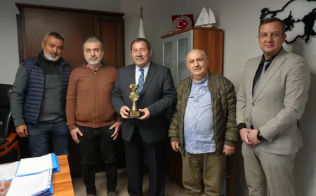 Milas Belediyespor Briç Takımı Üçüncülük Kupası İle Birlikte Başkan Topuz’u Ziyaret Etti