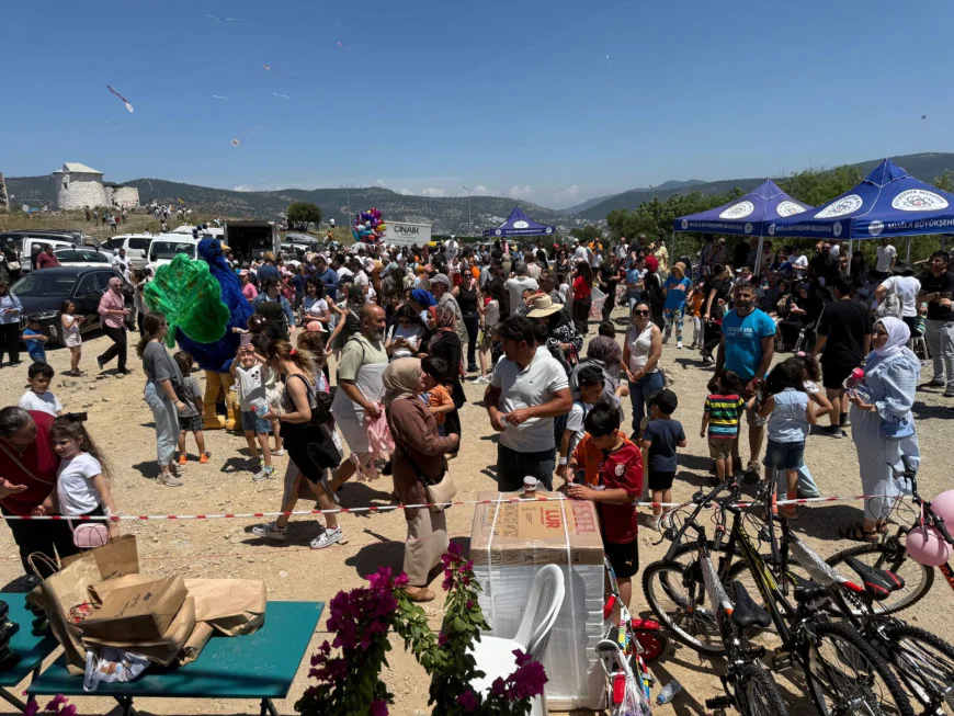 Bodrum’da Baharın En Renkli Etkinliği: 20. Uluslararası Bodrum Uçurtma Festivali Rekor Katılımla Gerçekleşti
