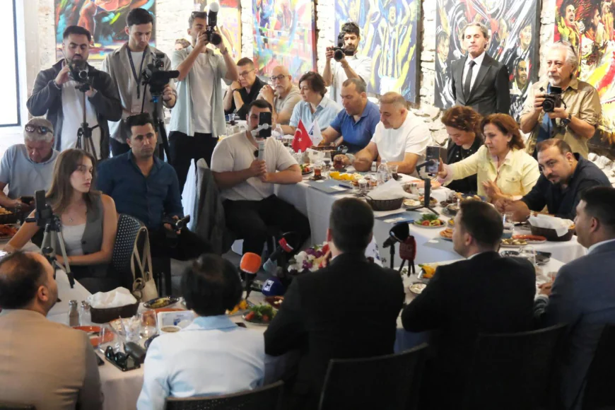 Başkan Mandalinci Basın Mensupları ile Bir Araya Geldi