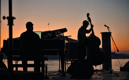 Gümüşlük Müzik Festivali, Ahmet Levendoğlu’nun Anısına MAV Cellists & Özcan Ulucan Konseriyle Açılıyor