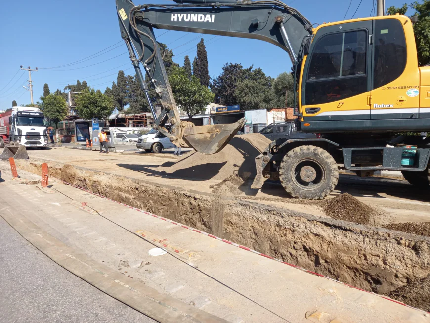 Turgutreis Mehmet Hilmi Caddesi’nde Yol Çökmesine MUSKİ Müdahale Etti
