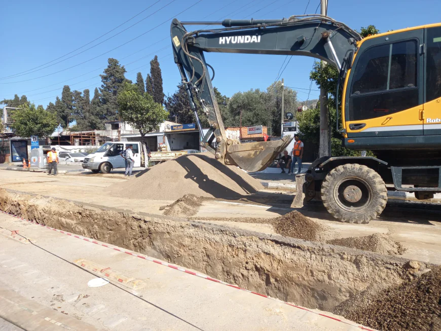 Turgutreis Mehmet Hilmi Caddesi’nde Yol Çökmesine MUSKİ Müdahale Etti
