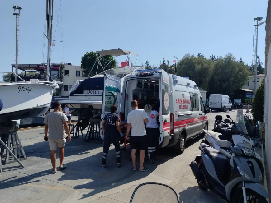 Bodrum’da Gezi Teknesinde Yaralanan Personel Deniz Ambulansı ile Tahliye Edildi