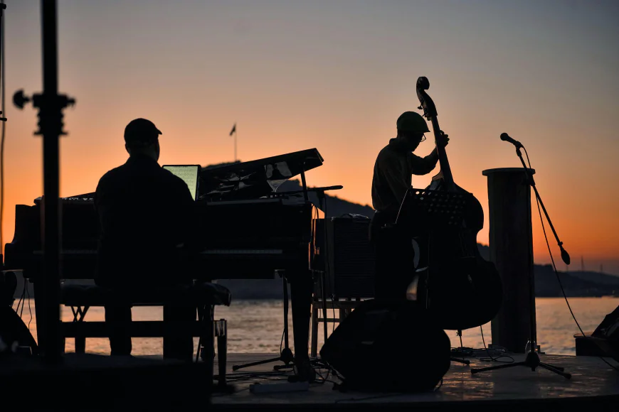 Gümüşlük Müzik Festivali, Ahmet Levendoğlu’nun Anısına MAV Cellists & Özcan Ulucan Konseriyle Açılıyor