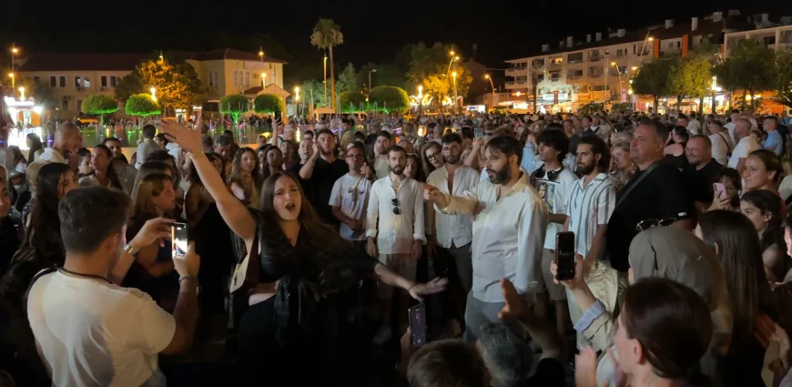 Marmaris’te İtalyan Öğrencilerden Flash Mob Gösterisi