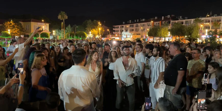 Marmaris’te İtalyan Öğrencilerden Flash Mob Gösterisi