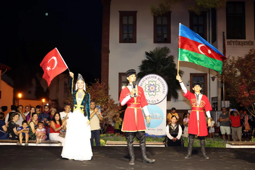 Menteşe’de 1. Uluslararası Halk Dansları Şenliği Renkli Görüntülere Sahne Oldu