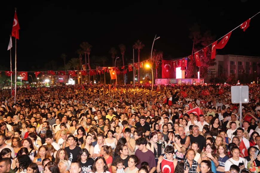 Marmaris’te 30 Ağustos Zafer Bayramı Coşkusu Meydanlara Sığmadı