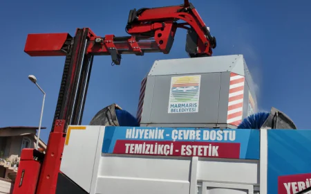 Marmaris Belediyesi, Akıllı Konteynerleri Sıcak Su ve Dezenfektanla Yıkıyor
