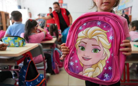 Menteşe Belediyesi 1313 Öğrenciye Okul Çantası Hediye Etti