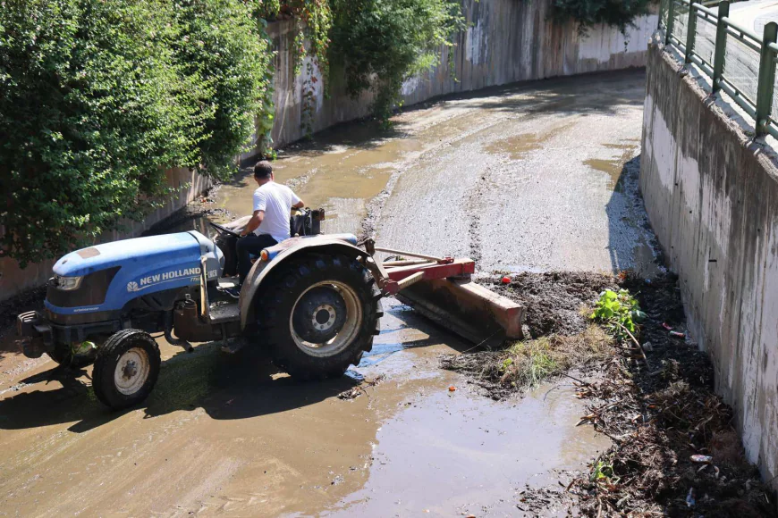 Marmaris’te Yağış Öncesi Dere Ve Mazgal Temizliği Başladı