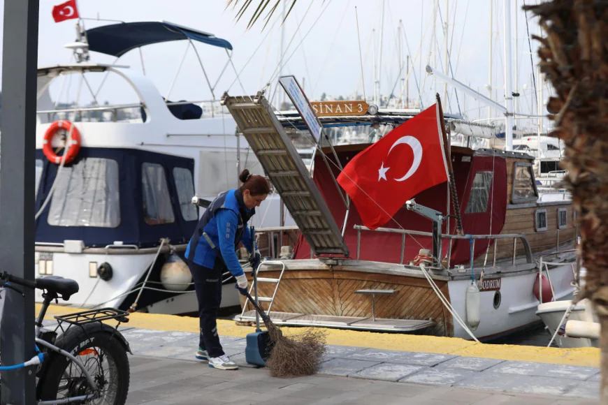 Muğla Büyükşehir Belediyesi 13 İlçede Kapsamlı Temizlik Çalışmalarını Sürdürüyor