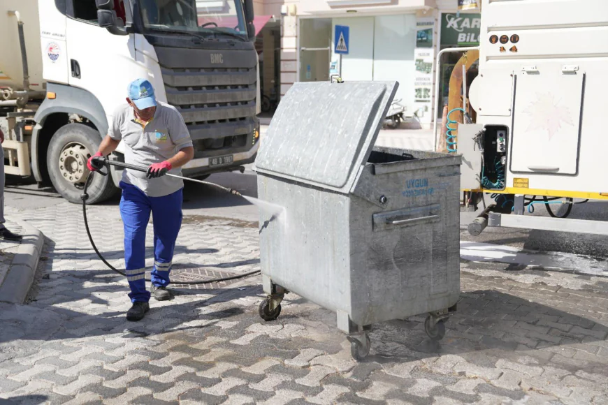 Dalaman Belediyesi Çöp Konteynerlerini Dezenfekte Ederek Temizliğe Öncülük Etti