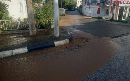 Turgutreis’te Su Patlakları Bitmiyor: Yollar Dereye Döndü