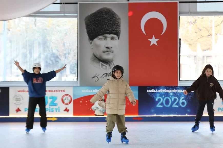 Muğla’da Yeni Yıl Coşkusu Buz Pistinde Yaşanıyor