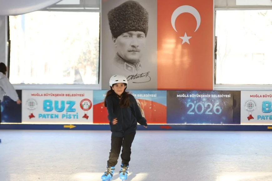 Muğla’da Yeni Yıl Coşkusu Buz Pistinde Yaşanıyor