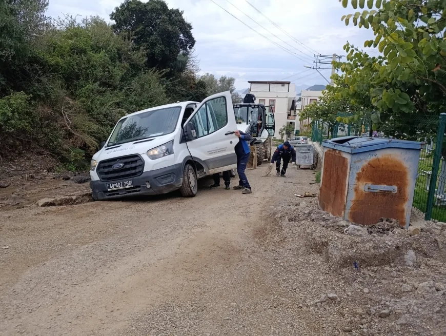 Bodrum Turgutreis’te MUSKİ Aracı Kanala Düştü